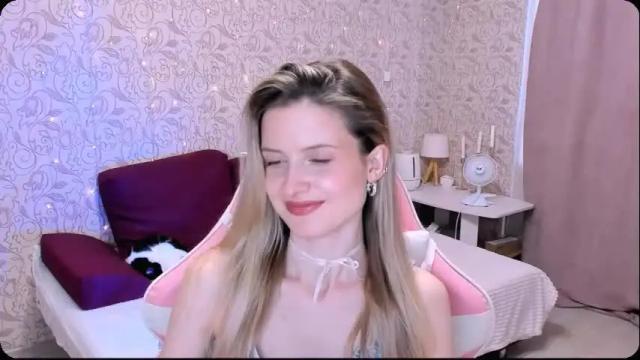 Image 2 of julie_flores Stream on Chaturbate on 4 months ago