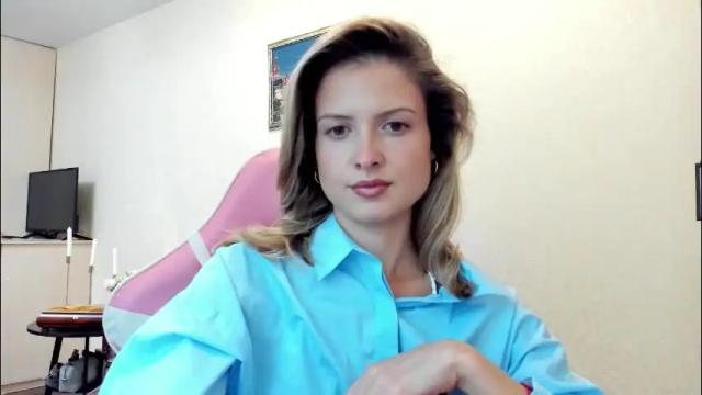 Image 2 of julie_flores Stream on Chaturbate on 1 month ago