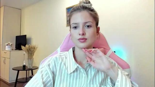Image 10 of julie_flores Stream on Chaturbate on 1 month ago