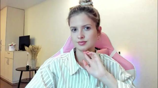 Image 11 of julie_flores Stream on Chaturbate on 1 month ago