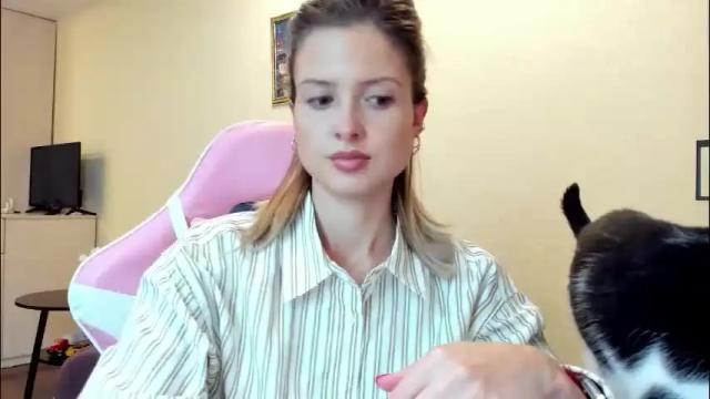Image 3 of julie_flores Stream on Chaturbate on 1 month ago