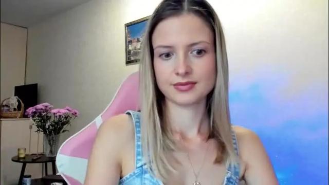 Image 12 of julie_flores Stream on Chaturbate on 1 month ago