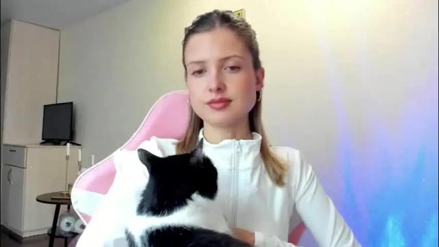 Thumbnail 1, julie_flores's Stream at Chaturbate, 1 month ago