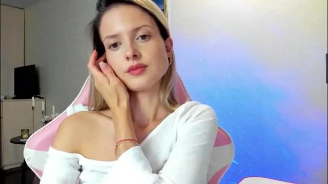 Image 12 of julie_flores Stream on Chaturbate on 1 month ago