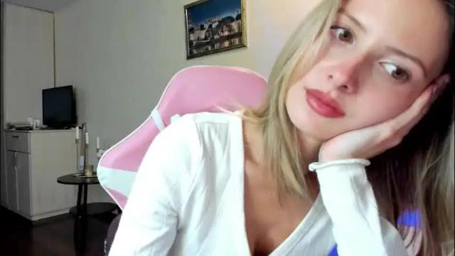 Image 12 of julie_flores Stream on Chaturbate on 25 days ago