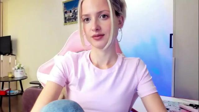 Image 10 of julie_flores Stream on Chaturbate on 3 days ago