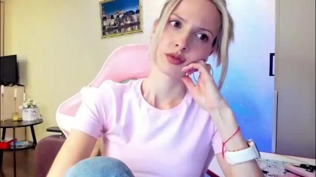 Image 12 of julie_flores Stream on Chaturbate on 3 days ago