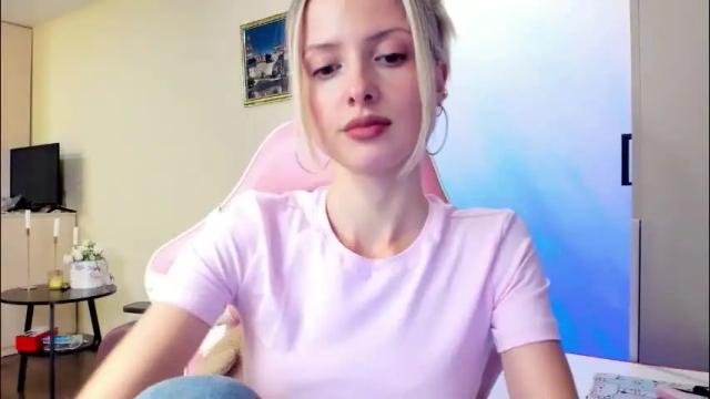 Image 6 of julie_flores Stream on Chaturbate on 3 days ago