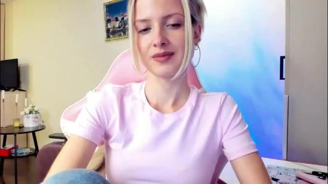 Image 8 of julie_flores Stream on Chaturbate on 3 days ago
