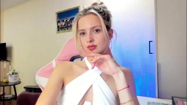 Image 10 of julie_flores Stream on Chaturbate on 1 day ago