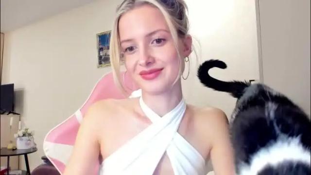 Image 4 of julie_flores Stream on Chaturbate on 1 day ago