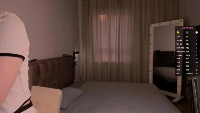 Image 3 of julie_n_jastin Stream on Chaturbate on 1 month ago