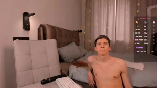 Image 12 of julie_n_jastin Stream on Chaturbate on 1 month ago