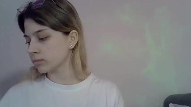 Image 8 of julie_pink_ Stream on Chaturbate on 21 months ago