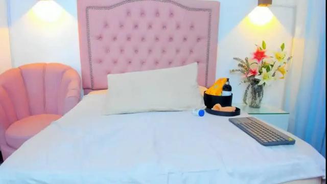 Image 12 of julieehabubu Stream on Chaturbate on 24 days ago