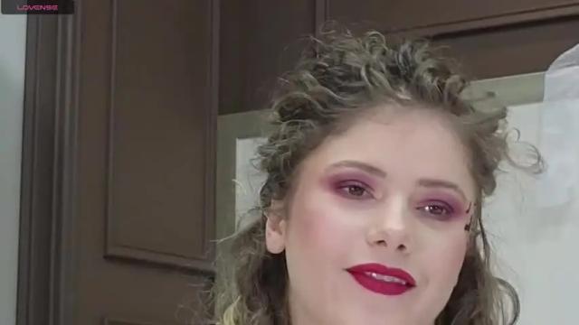 Image 7 of juliegrace_ Stream on Chaturbate on 21 months ago