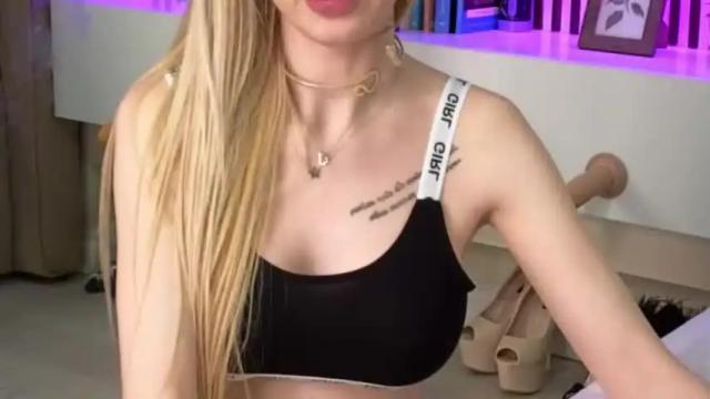 Image 6 of juliejuliette_ Stream on Chaturbate on 16 months ago