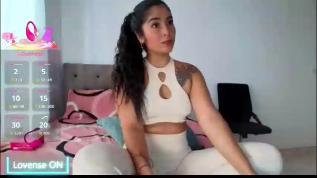 Image 3 of julieta4 Stream on Chaturbate on 4 months ago