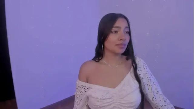 Image 4 of julieta_16_ Stream on Chaturbate on 8 months ago