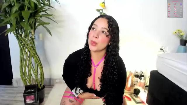 Image 2 of julieta_333 Stream on Chaturbate on 2 months ago