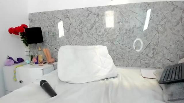 Image 3 of julieta__cooper Stream on Chaturbate on 13 months ago