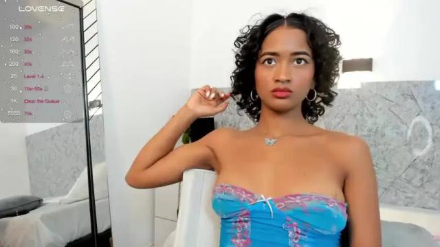 Image 2 of julieta__cooper Stream on Chaturbate on 13 months ago
