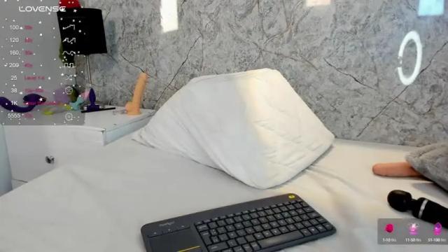 Image 11 of julieta__cooper Stream on Chaturbate on 13 months ago