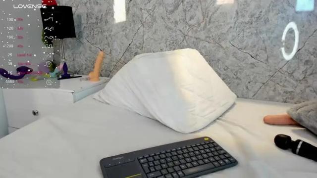 Image 12 of julieta__cooper Stream on Chaturbate on 13 months ago