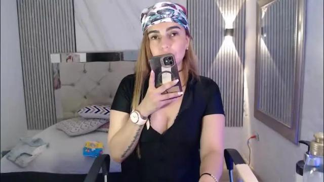 Image 4 of julieta__fox_ Stream on Chaturbate on 14 days ago