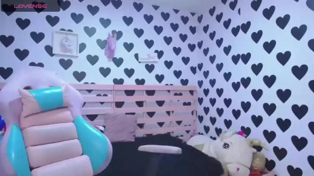 Image 11 of julieta_a_ Stream on Chaturbate on 19 months ago