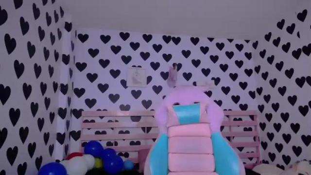 Image 7 of julieta_a_ Stream on Chaturbate on 18 months ago