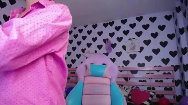 Image 8 of julieta_a_ Stream on Chaturbate on 18 months ago