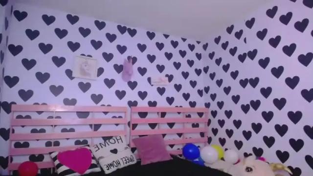 Image 7 of julieta_a_ Stream on Chaturbate on 18 months ago