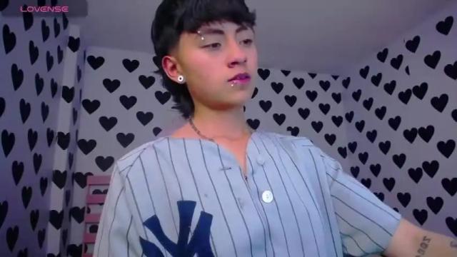 Image 8 of julieta_a_ Stream on Chaturbate on 18 months ago