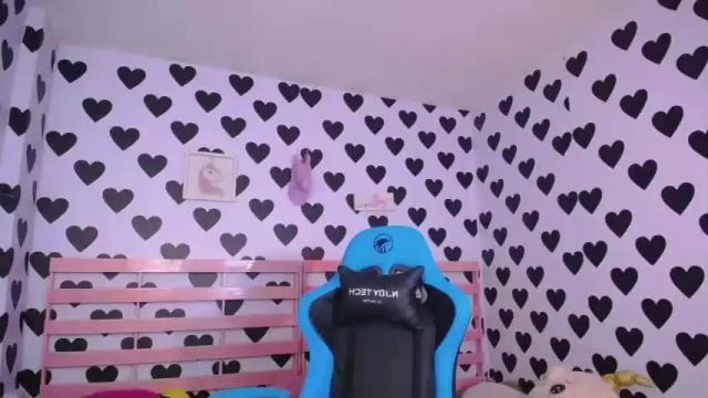 Image 12 of julieta_a_ Stream on Chaturbate on 17 months ago