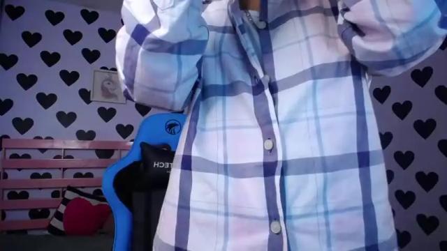 Image 2 of julieta_a_ Stream on Chaturbate on 17 months ago