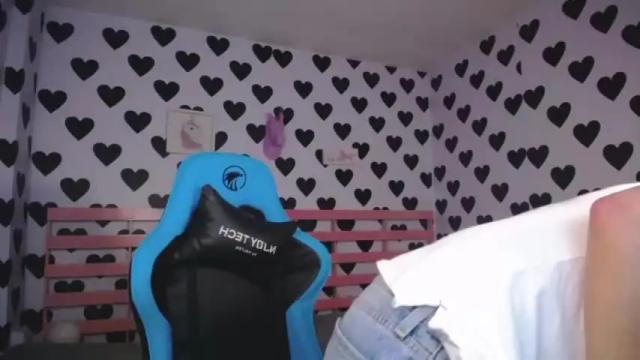 Image 2 of julieta_a_ Stream on Chaturbate on 17 months ago