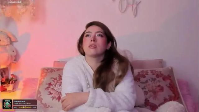 Image 2 of julieta_cooper20 Stream on Chaturbate on 1 month ago