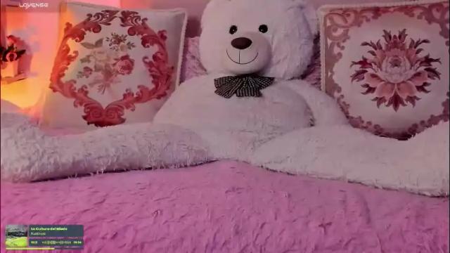 Image 10 of julieta_cooper20 Stream on Chaturbate on 23 days ago
