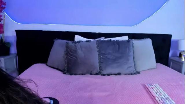 Image 3 of julieta_cortes__ Stream on Chaturbate on 1 month ago