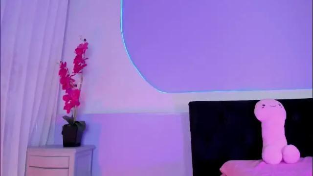 Image 4 of julieta_cortes__ Stream on Chaturbate on 1 month ago