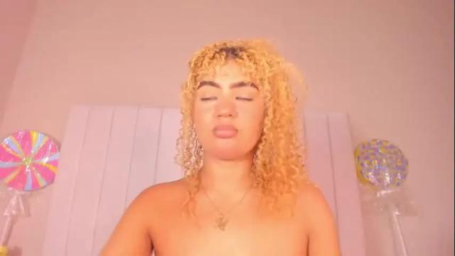 Image 12 of julieta_flower Stream on Chaturbate on 22 days ago