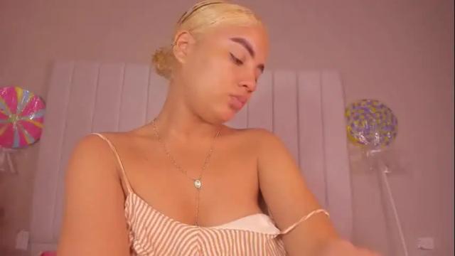Image 10 of julieta_flower Stream on Chaturbate on 16 days ago