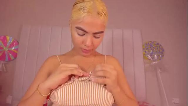 Image 6 of julieta_flower Stream on Chaturbate on 16 days ago