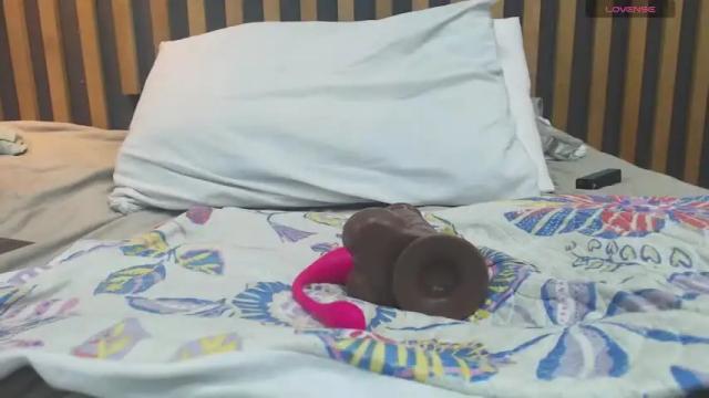 Image 12 of julieta_lopez1 Stream on Chaturbate on 16 months ago