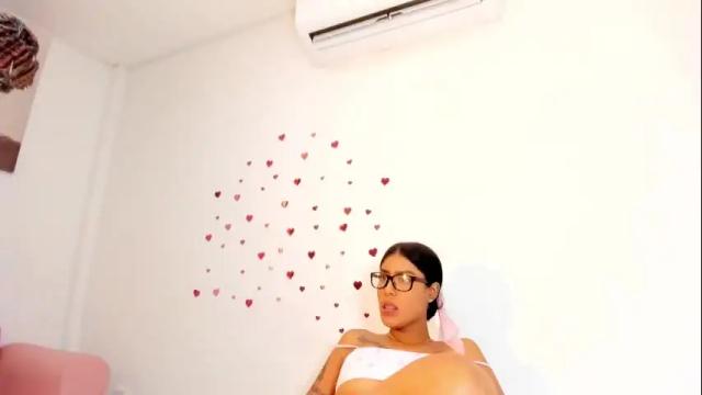 Image 4 of julieta_turner_ Stream on Chaturbate on 2 months ago