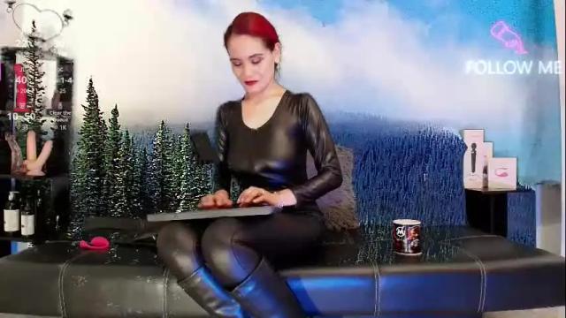 Image 3 of julieta_wall2 Stream on Chaturbate on 23 days ago