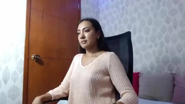 Image 3 of julietagrey_ Stream on Chaturbate on 19 months ago