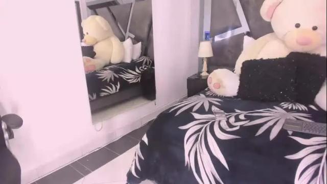Image 4 of julietahazze Stream on Chaturbate on 5 days ago