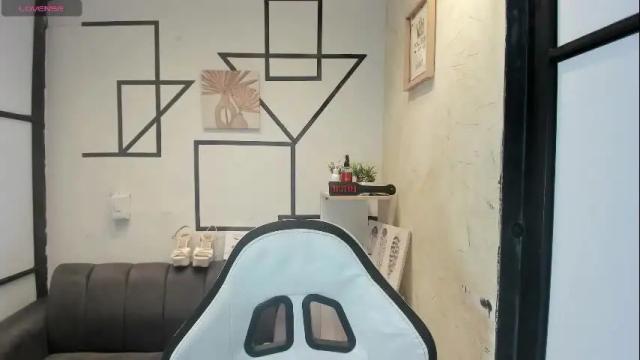 Image 3 of julietakane Stream on Chaturbate on 1 month ago
